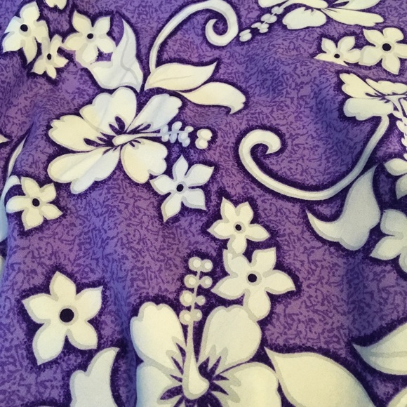 EUC Purple and White Hibiscus Print Sarong. Size M. - Picture 4 of 4